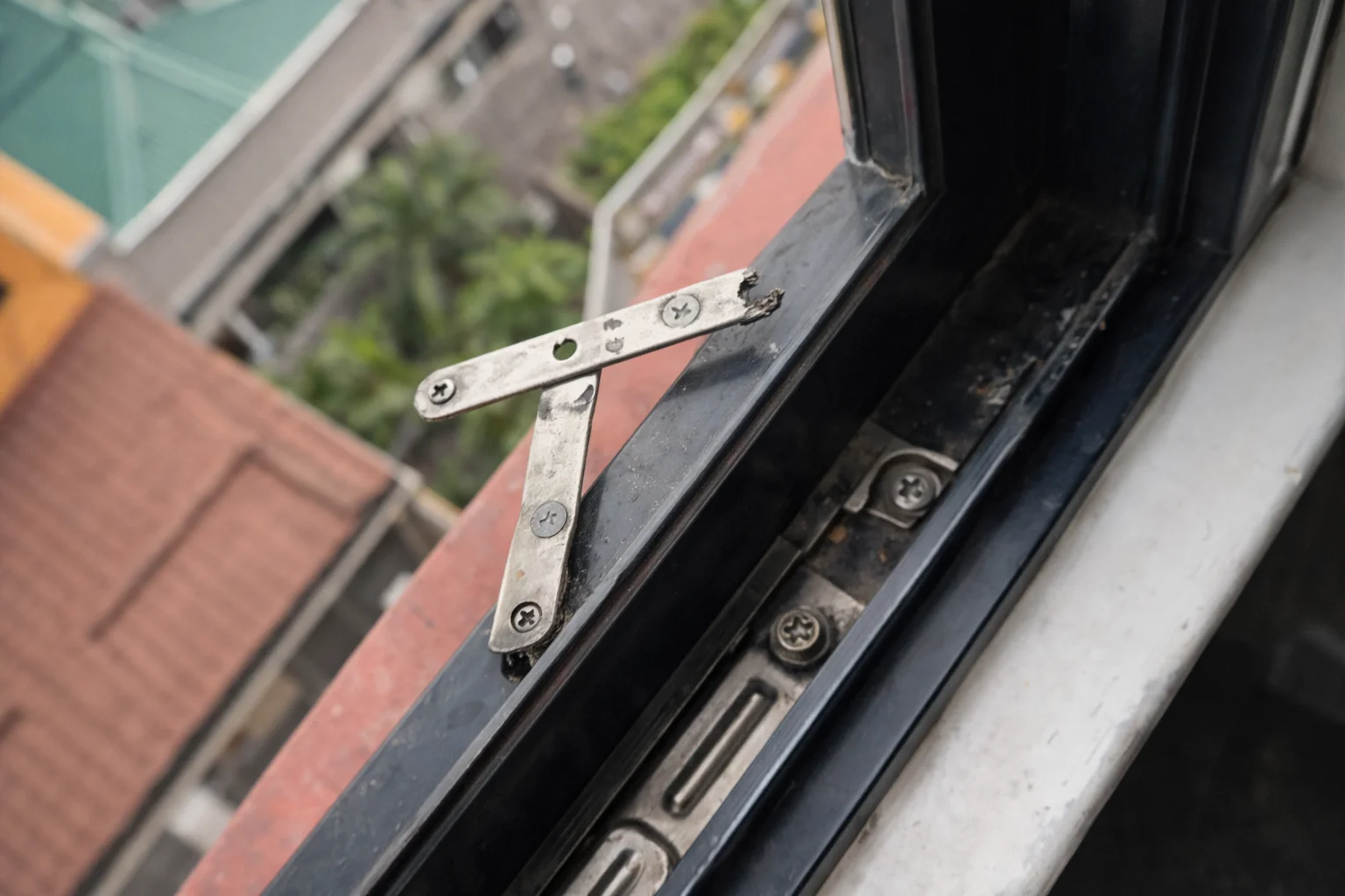 Hinges & Friction Stays repair