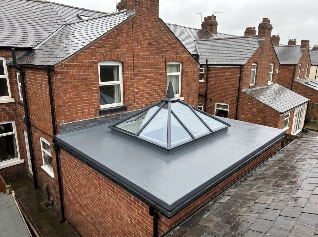 A clean raised feature on the flat roof